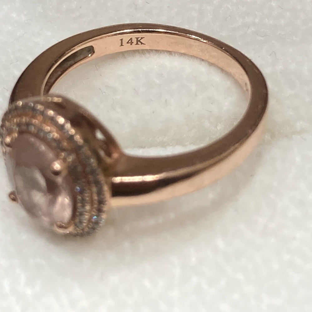 SOLD ✅.  14k Gold Oval Morganite and diamond Halo Ring - Picture 13 of 13
